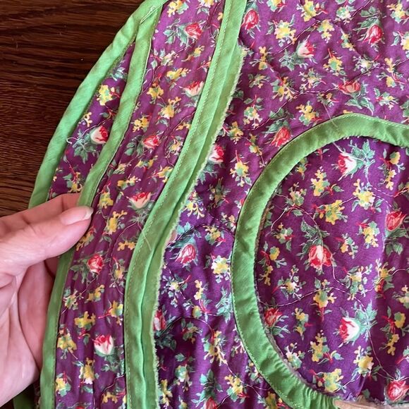 Kitschy Vtg quilted purple & green floral casserole carrier - Picture 4 of 5